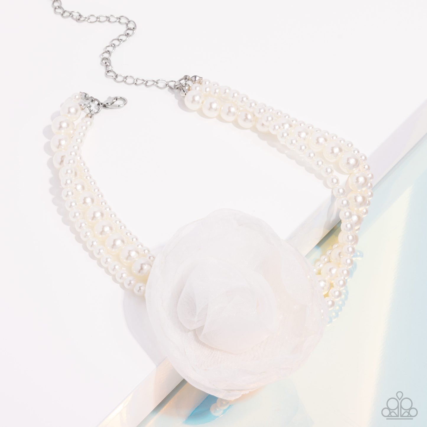 Radiant Rosette - White Choker Necklace (Summer Party Pack Exclusive 2024)