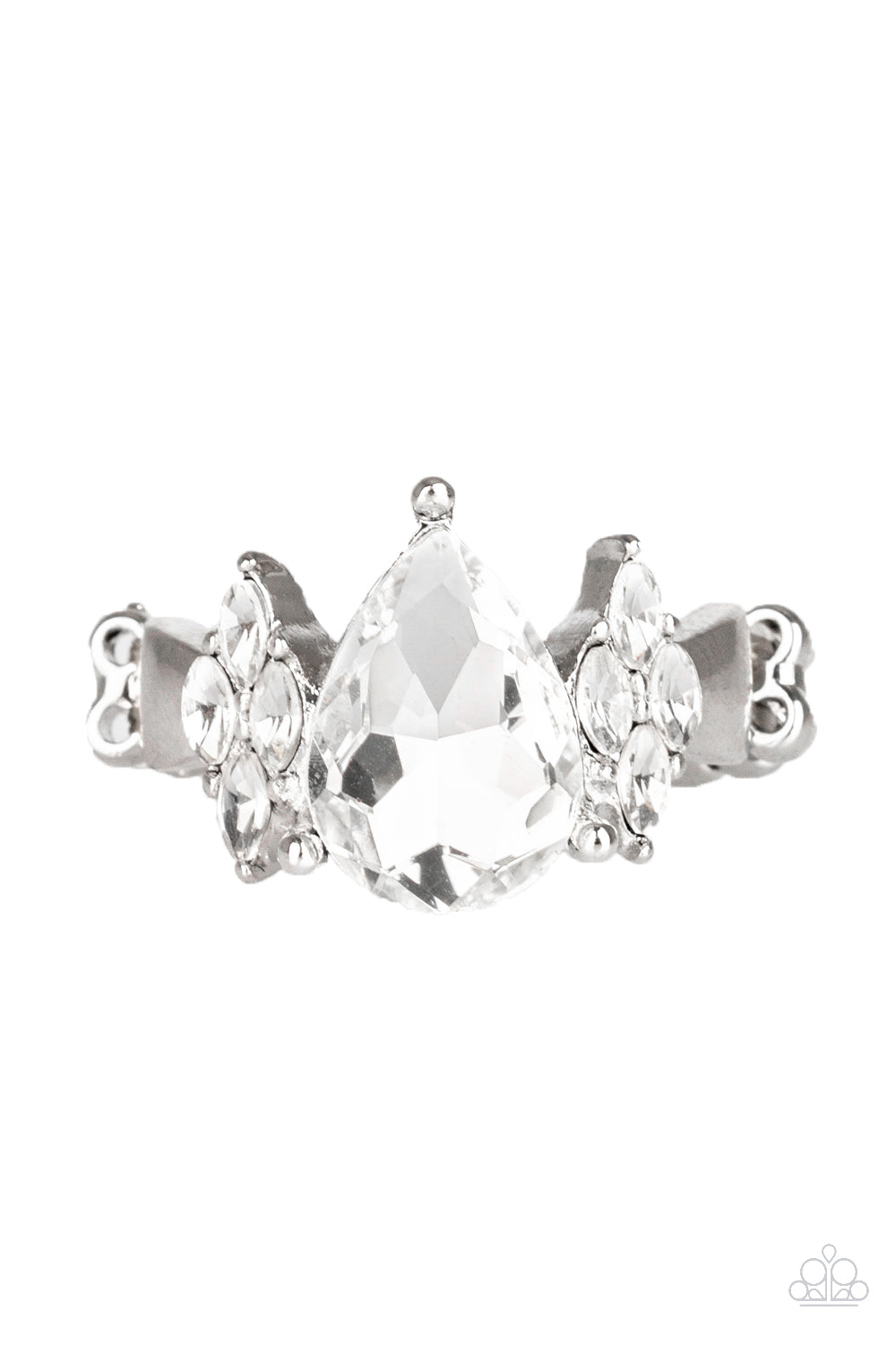 Yas Queen - White Ring 0232