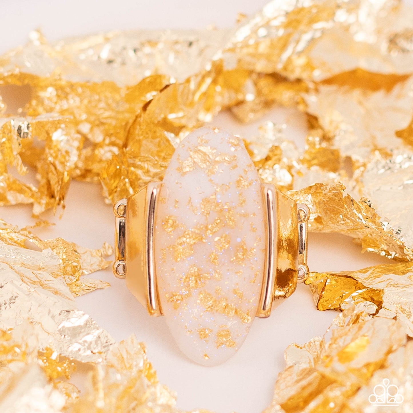 Shimmery Sovereign - White Ring 0045