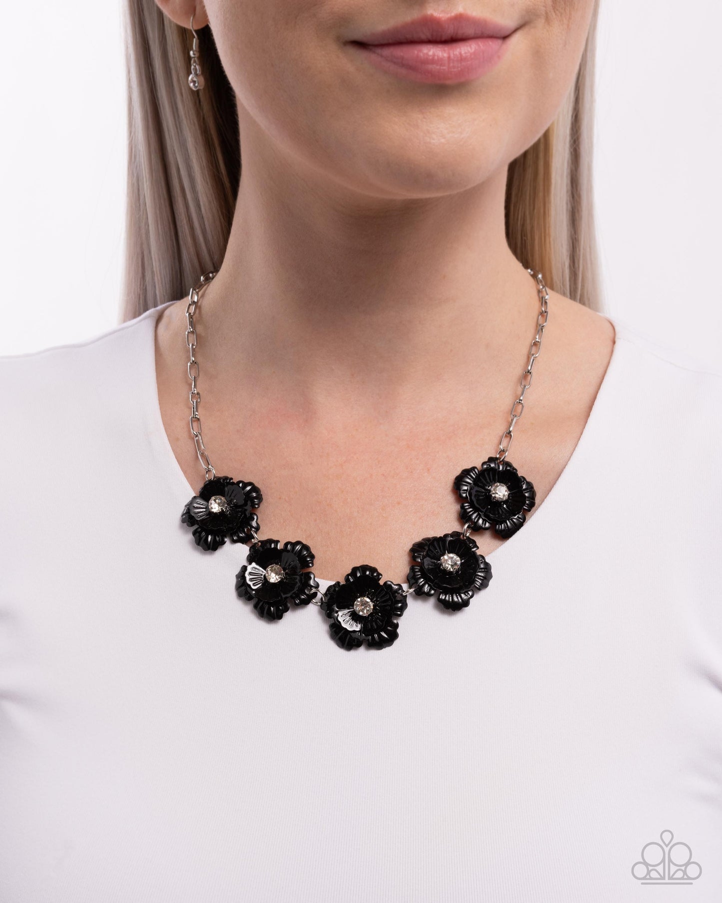 Flower Chain - Black Necklace