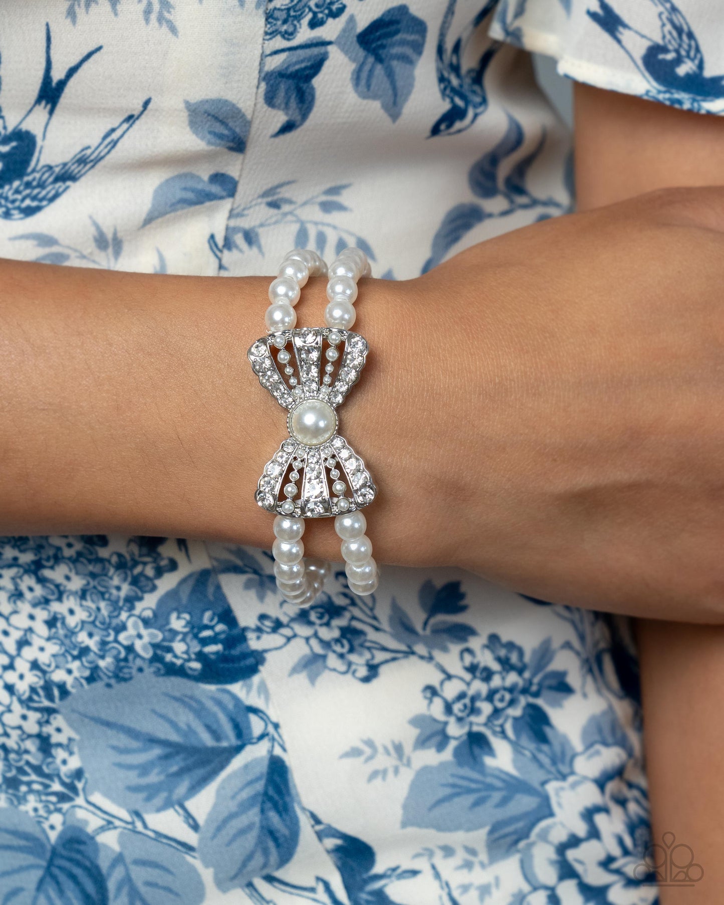 Complete Look! Admirable Aria - White Bracelet & Earrings