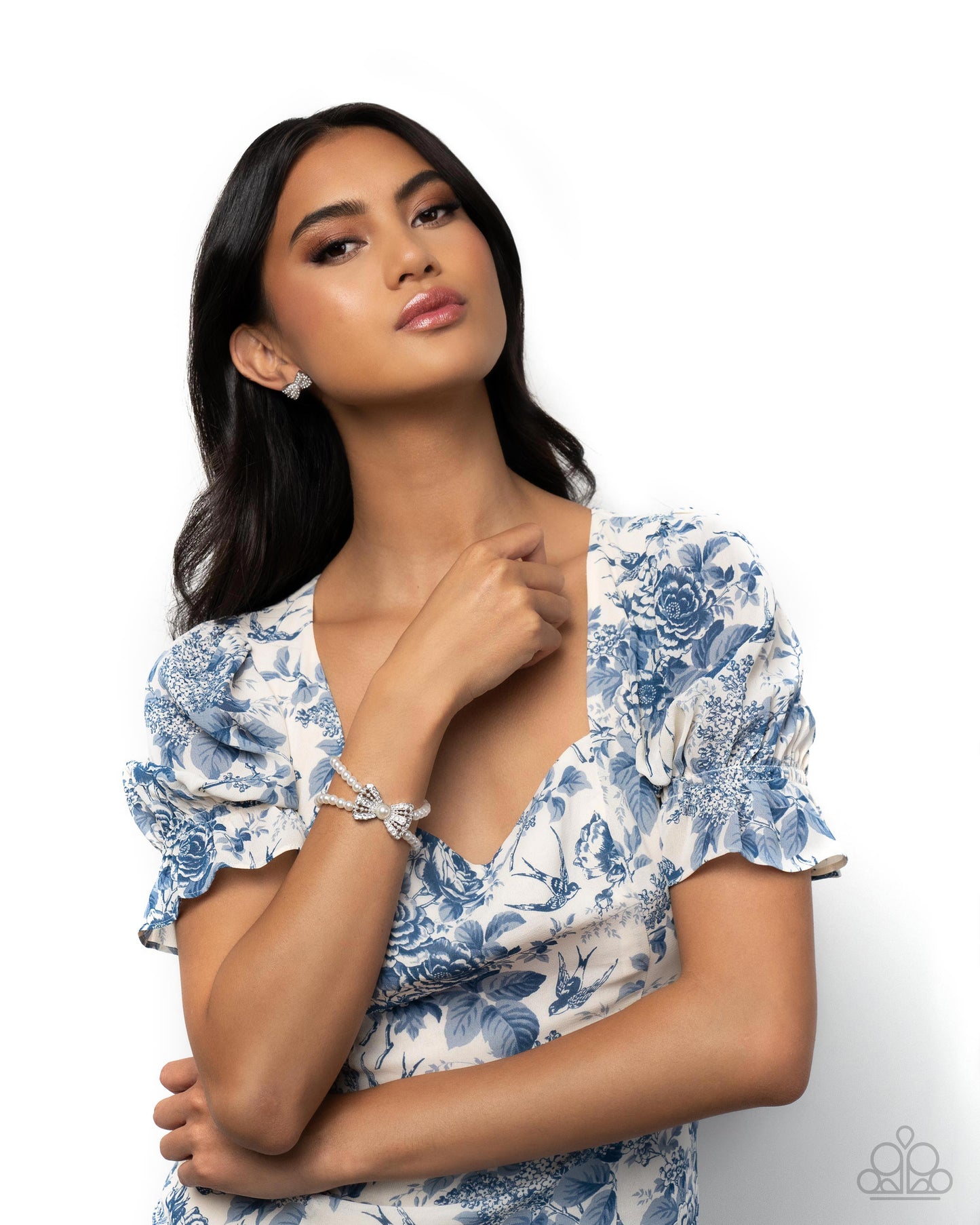 Complete Look! Admirable Aria - White Bracelet & Earrings