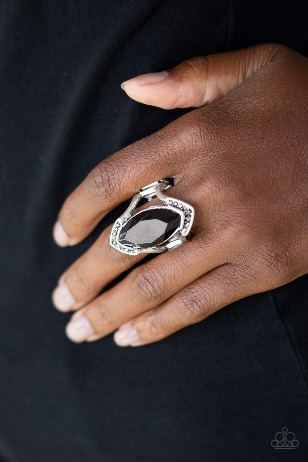 Leading Luster - Black Ring 0139