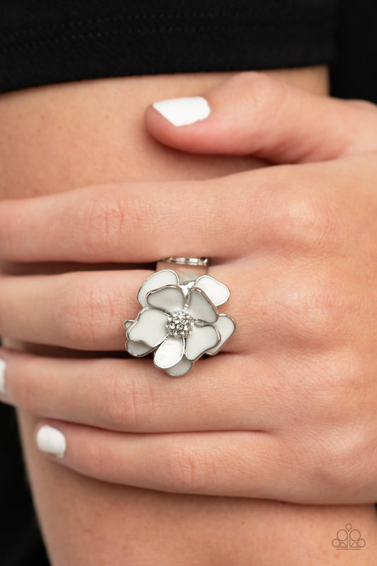 Hibiscus Holiday - White Ring 0084