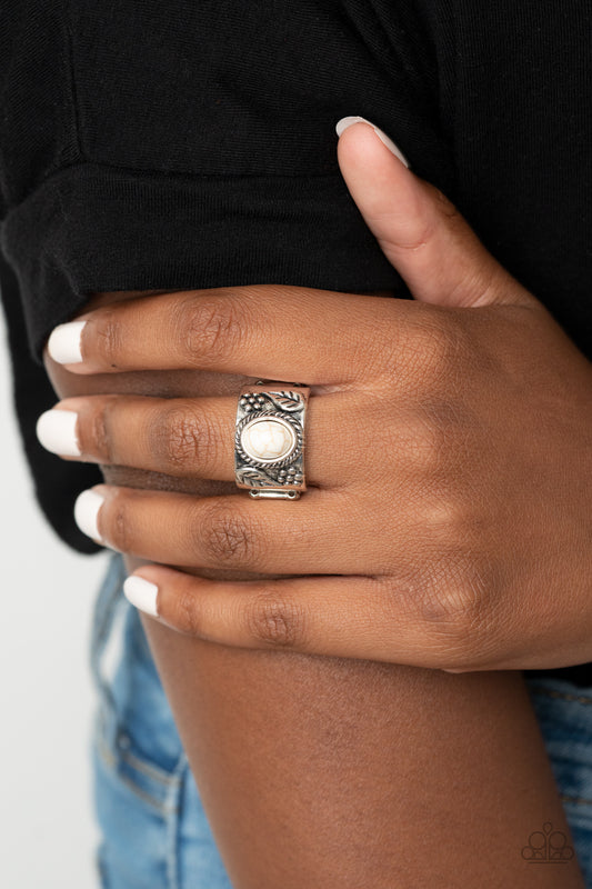 Free-Spirited Fields - White Ring 0079