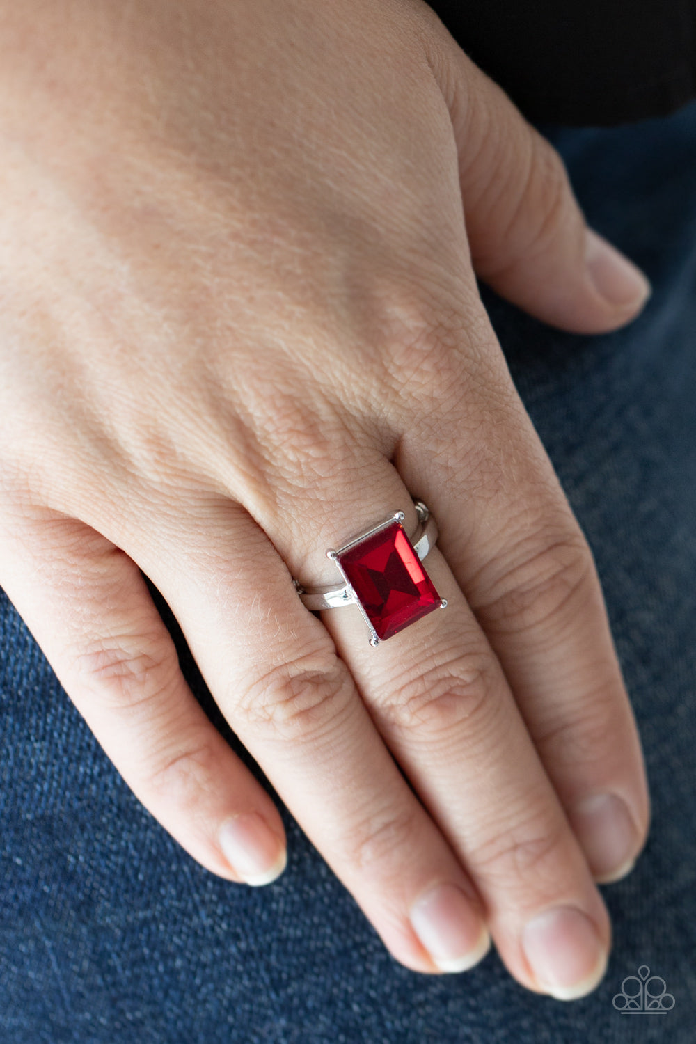 Social Glow - Red Ring 0159