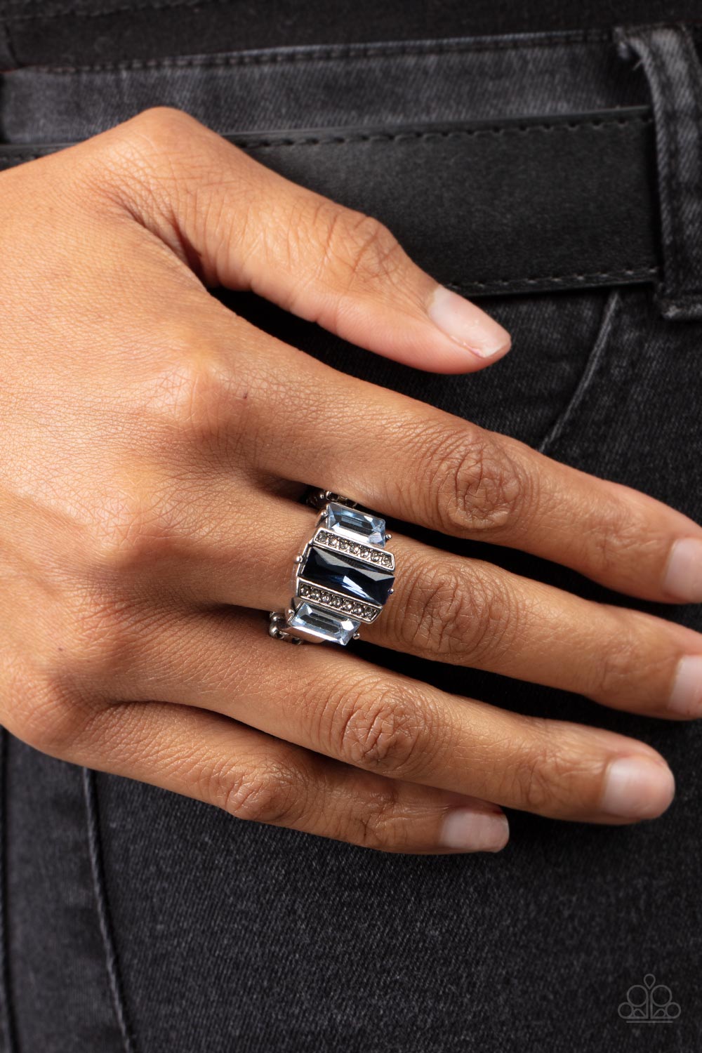 A GLITZY Verdict - Blue Ring 0055