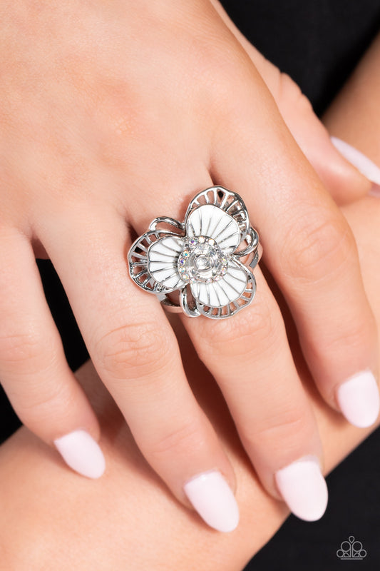Tropical Trillium - White Iridescent Ring 0167